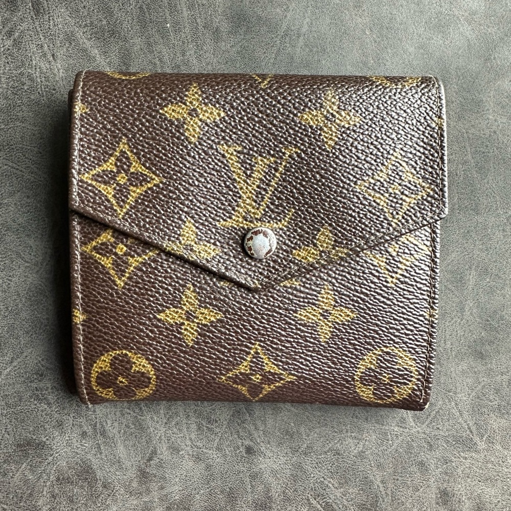 Louis Vuitton short Wallet